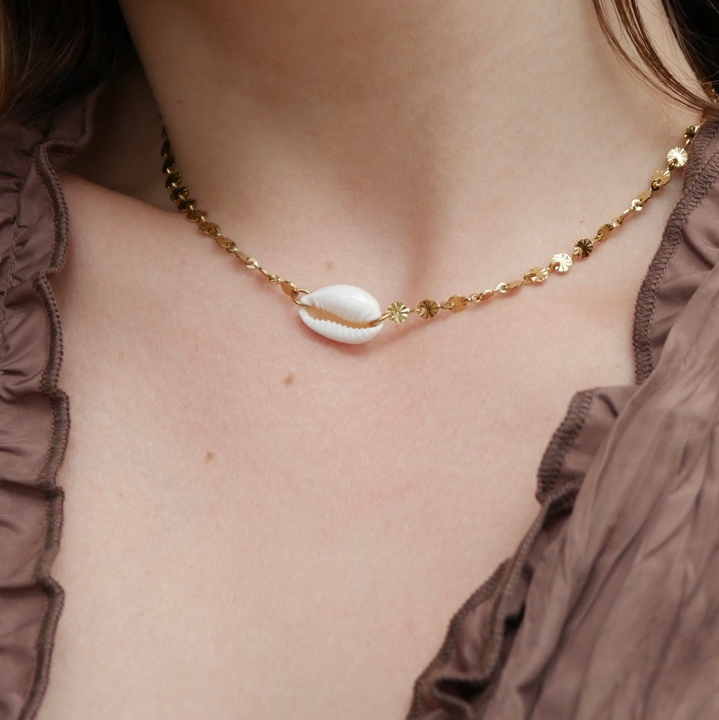 Cowrie Chocker