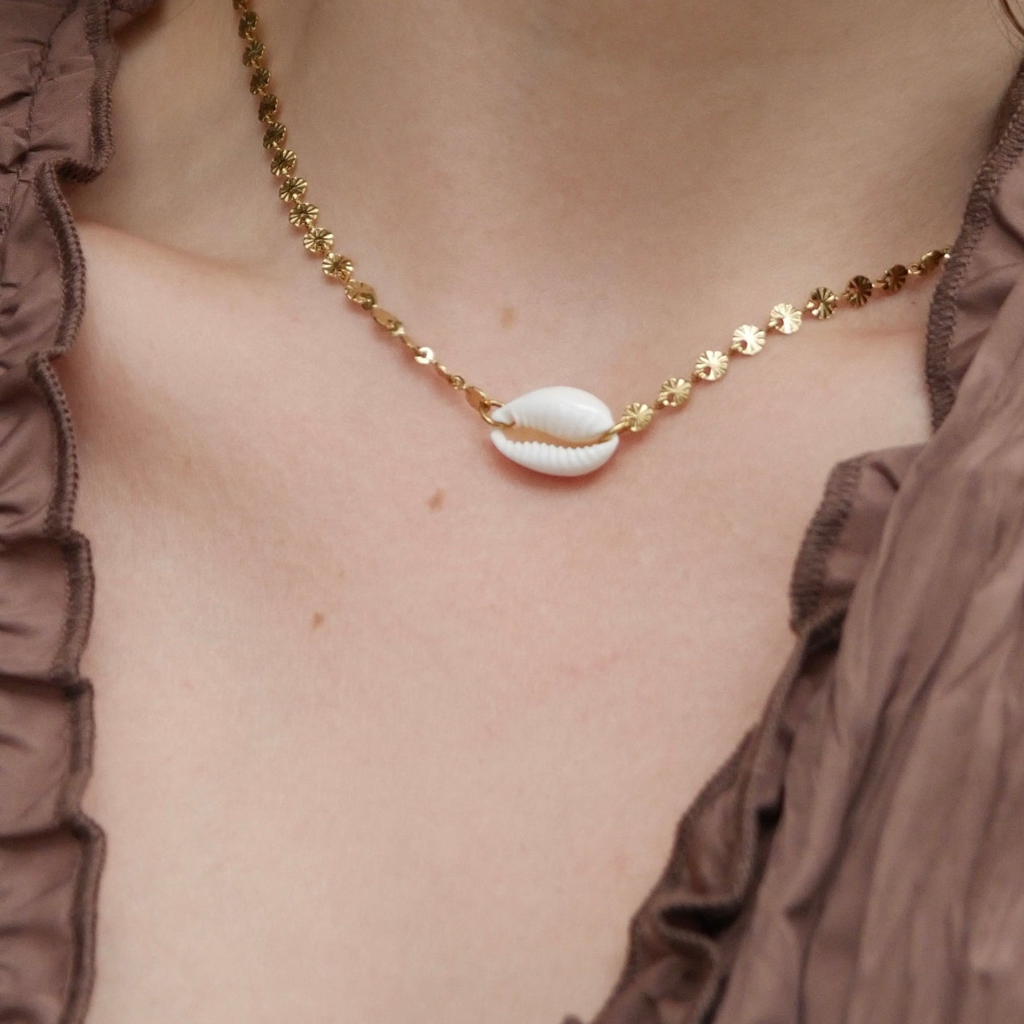 Cowrie Chocker