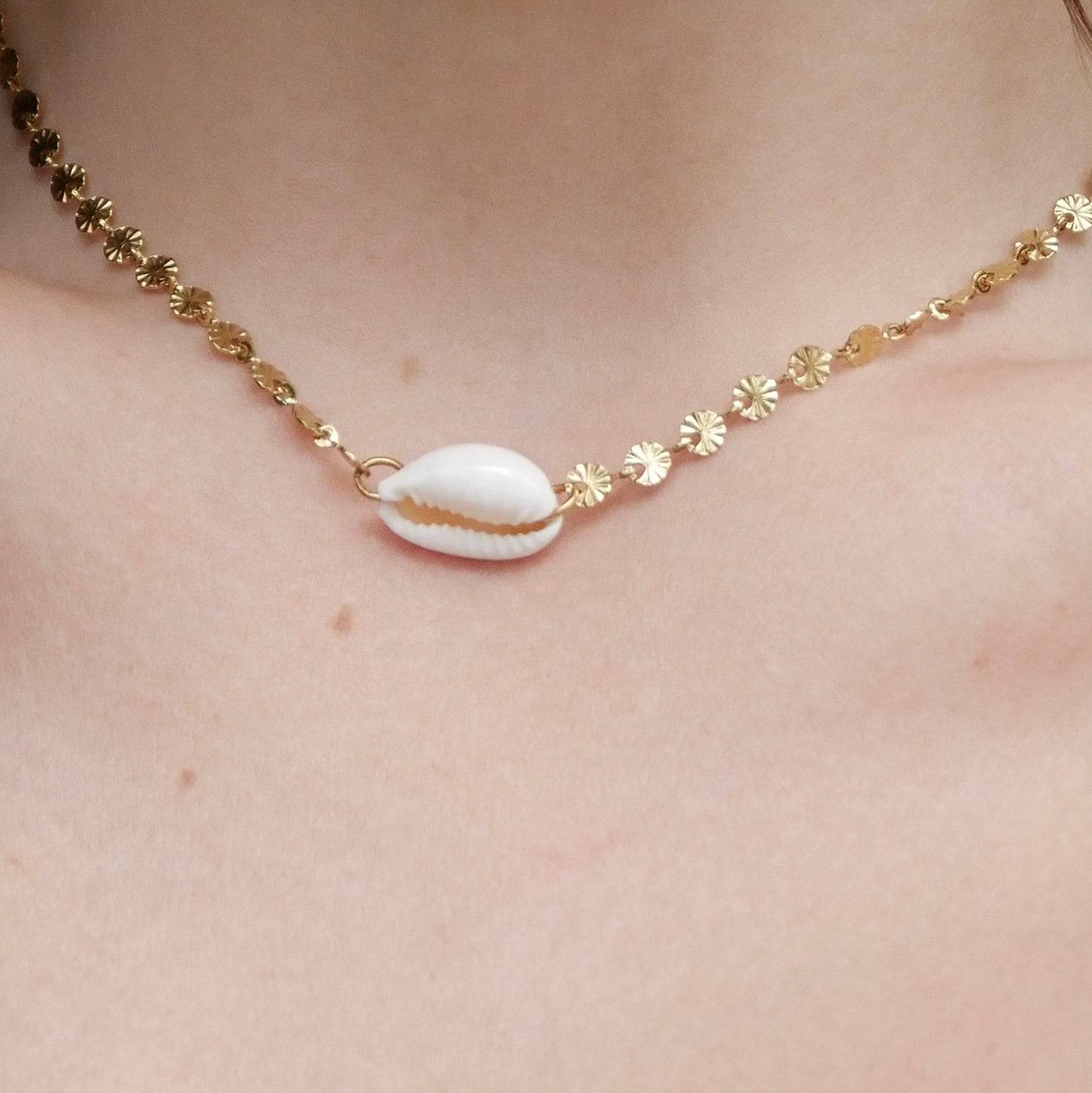 Cowrie Chocker