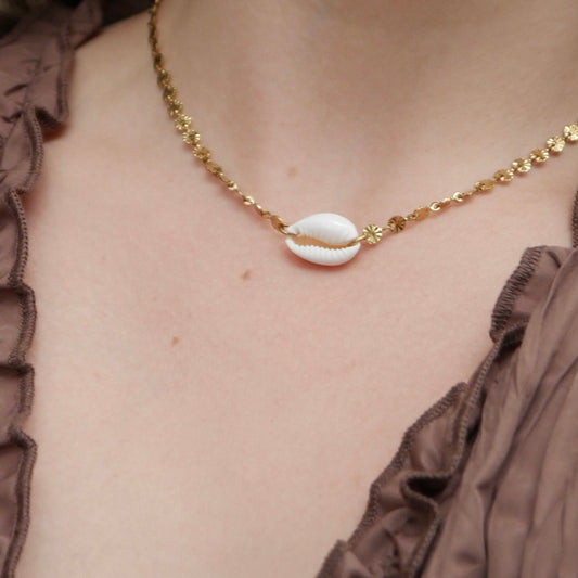Cowrie Chocker