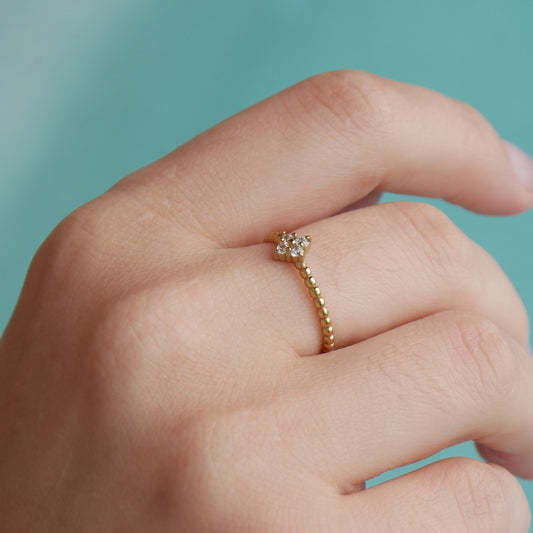 The Sparkly Flower Ring